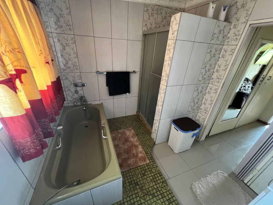 6 Bedroom Property for Sale in Irene Park North West